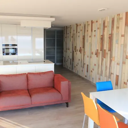 Apartment Modern With Stunning Beach Views....
