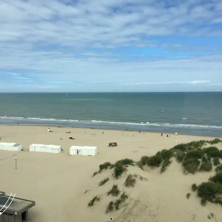 Modern With Stunning Beach Views.... Apartment