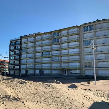 Apartment Modern With Stunning Beach Views.... Koksijde